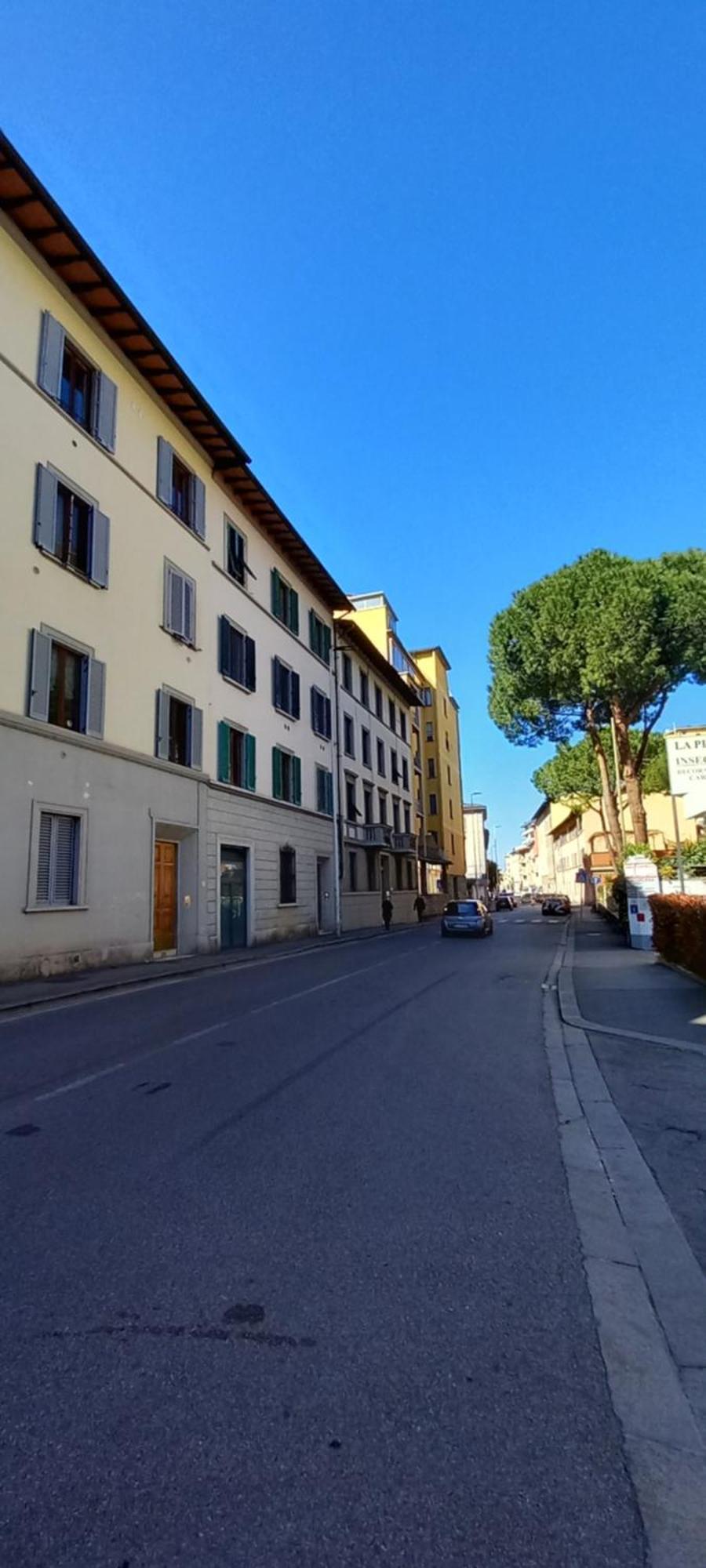 Charming & Spacious Florentine Home Just Two Mins From Tram Stop Флоренция Экстерьер фото